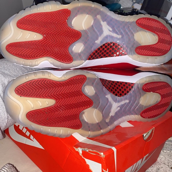 Jordan 11 cherry - Picture 3 of 12